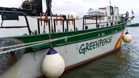 Greenpeace Schiff Beluga / © Harald Oppitz (KNA)