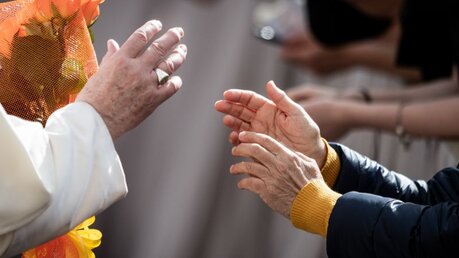 Hand von Papst Franziskus / © Cristian Gennari/Romano Siciliani (KNA)