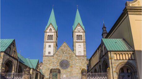 Historische Basilika im Zentrum von Werl (shutterstock)