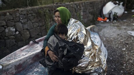 Flüchtlinge am Strand von Lesbos / © Marko Drobnjakovic (KNA)