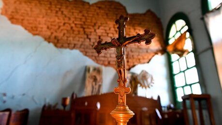 Kreuz in einer Kapelle in der Povinz Kiwu, Demokratische Republik Kongo / © Harald Oppitz (KNA)
