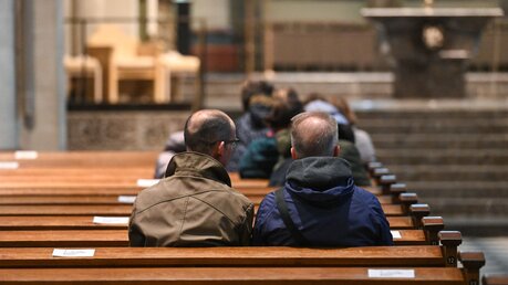 Homosexuelles Paar in der Kirche / © Harald Oppitz (KNA)