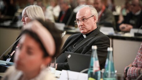 Bischof Rudolf Voderholzer während der vierten Synodalversammlung / © Julia Steinbrecht (KNA)