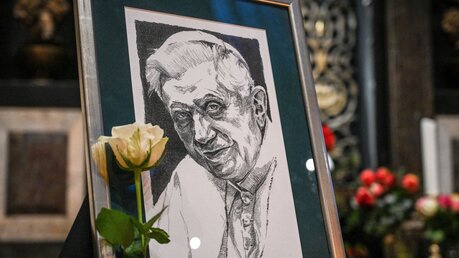 Bild zum Tod von Papst Benedikt XVI. / © Harald Oppitz (KNA)