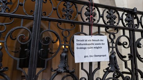  Als Reaktion auf die Veröffentlichung einer Missbrauchsstudie hat das Bistum Münster die Bischofsgruft im Dom geschlossen / © Guido Kirchner (dpa)