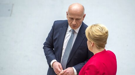 Kai Wegner (CDU, l), und Franziska Giffey (SPD) / © Christophe Gateau (dpa)