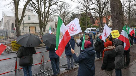 Demonstration vor Iranischer Botschaft in Berlin / © Jörg Carstensen (dpa)