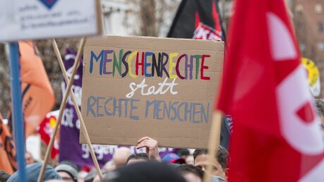 Demonstration gegen Rechtsextremismus / © Daniel Vogl (dpa)