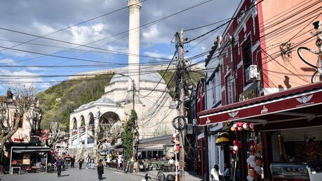 Die Sinan-Pascha-Moschee am 15. April 2023 in der Innenstadt von Prizren in Kosovo / © Beate Laurenti (KNA)