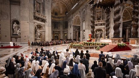 Gebet für den Frieden mit Papst Franziskus am 27. Oktober 2023 im Petersdom im Vatikan. / © Cristian Gennari/Romano Siciliani (KNA)