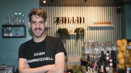 Oz Ben David, Mitinhaber des israelisch-palästinensischen Restaurants Kanaan, / © Jens Kalaene (dpa)