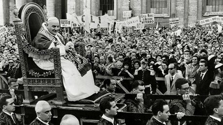 Audienz mit Papst Johannes XXIII. auf dem Petersplatz im Jahr 1961 (KNA)