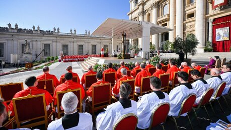 Konsistorium mit Papst Franziskus am 30. September 2023 auf dem Petersplatz im Vatikan / © Cristian Gennari/Romano Siciliani/KNA (KNA)
