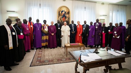 Papst Franziskus mit Südsudan-Delegation im April 2019 / © Vatican Media/Romano Siciliani (KNA)