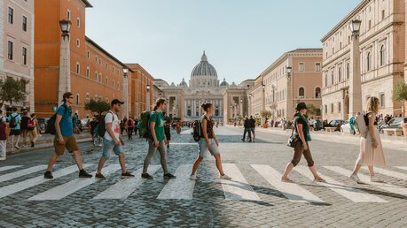 Junge Menschen bei der Ministrantenwallfahrt 2022 des Erzbistums Köln nach Rom  / © Juliana Lukannek