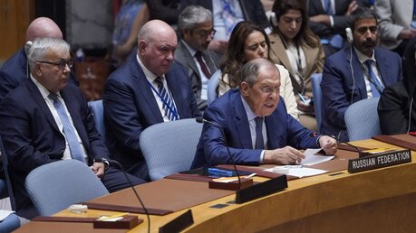 Sergej Lawrow (r), Außenminister von Russland, spricht im UN-Sicherheitsrat / © Mary Altaffer (dpa)
