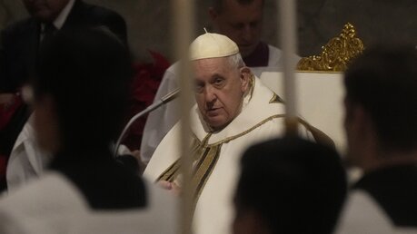 Papst Franziskus an Heiligabend (dpa)
