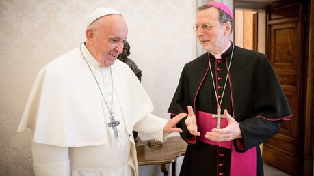 Papst Franziskus empfängt Claudio Gugerotti (Archiv) / © Vatican Media/Romano Siciliani (KNA)