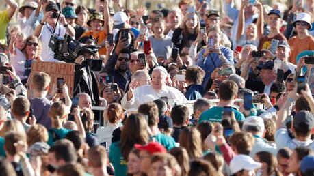 Suchbild mit Papst: Kölner Jugendliche bei der Generalaudienz (Reuters)