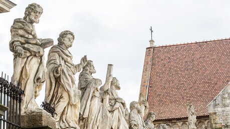 Apostelsteinfiguren der Kirche des Heiligen Peter und Paul in Krakau, Polen / © tomeqs (shutterstock)