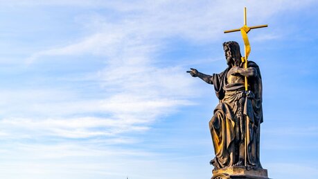 Statue von Johannes dem Täufer / © Roman Sigaev (shutterstock)