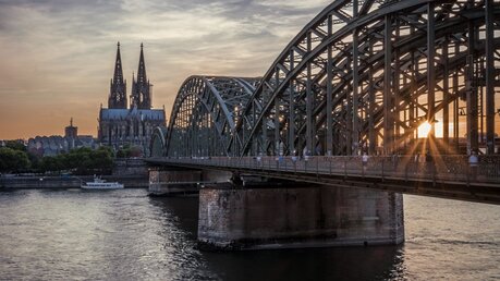 Blick auf den Kölner Dom / © fokke baarssen (shutterstock)
