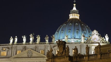 Vatikan in der Nacht (shutterstock)