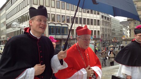 Fronleichnam 2012 - Kölner bereiten sich auf Prozession vor 1 (DR)