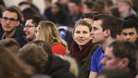 Jugendliche treffen sich zum Austausch in Wittenberg (Symbolbild) / © Markus Nowak (KNA)