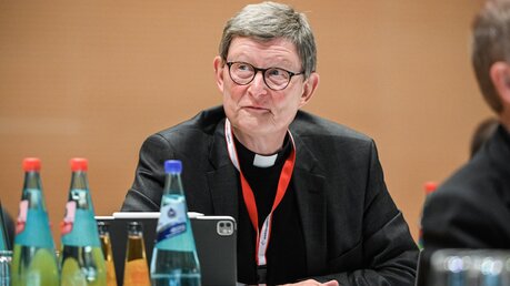 Kardinal Rainer Maria Woelki am dritten Tag der Synodalversammlung / © Julia Steinbrecht (KNA)