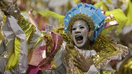 Karneval in Brasilien von wirtschaftliche Lage bedroht / © Andre Penner (dpa)