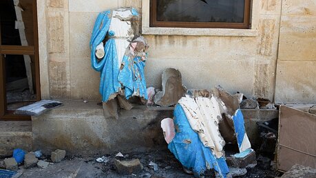Zerstörte Heiligenfiguren / © Uygar Onder Simsek (KNA)