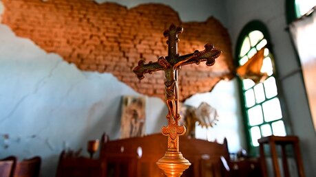 Kreuz in der Kapelle von Burhale im Kongo / © Harald Oppitz (KNA)