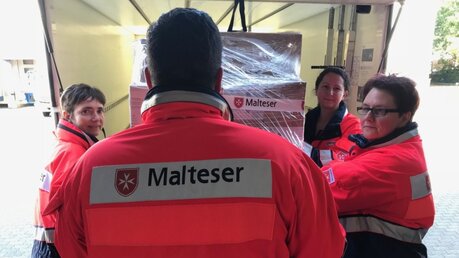 Malteser packen Hilfsgüter für Griechenland (Malteser)