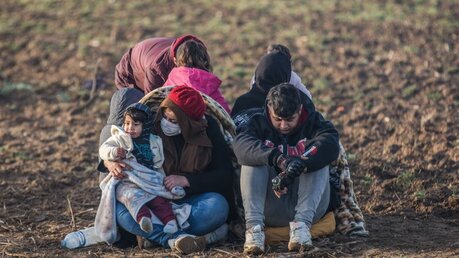Migranten an der griechisch-türkischen Grenze / © Ahmed Deeb (dpa)