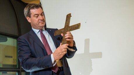 Mit dem Kreuz-Erlass in der Kritik: Bayerns Ministerpräsident Markus Söder / © Peter Kneffel (dpa)