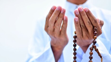 Muslim im Gebet / © Afrandee Bulan (shutterstock)