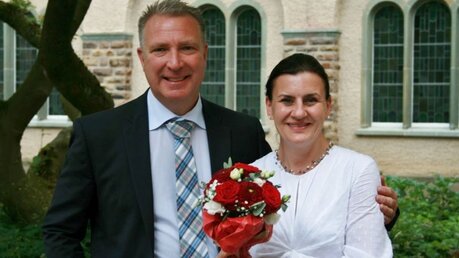 Nach 19 Jahren Ehe haben sich Claudia und Wolfgang Konitzer nun auch das kirchliche Ja-Wort gegeben (privat)