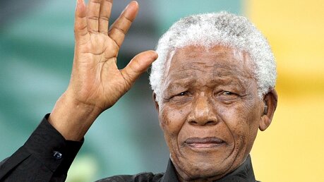 Der ehemalige südafrikanische Präsident und Nobelpreisträger Nelson Mandela / ©  epa Hrusa (dpa)