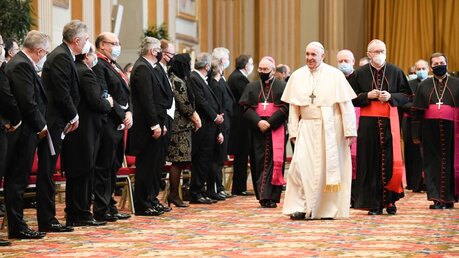Papst ruft zweijährigen Weg für die Weltkirche aus / © Vatican Media/Romano Siciliani (KNA)