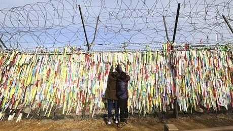 Mauer zwischen Nord- und Südkorea / © Ahn Young-Joon (dpa)