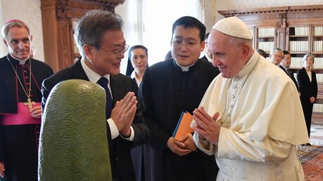 Papst empfängt Südkoreas Präsidenten Moon / © Alessandro Di Meo (dpa)