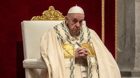 Papst Franziskus im Gebet / © Stefano Dal Pozzolo (KNA)