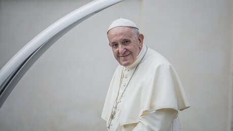 Papst Franziskus im Papamobil (Archiv) / © Stefano dal Pozzolo/Romano Siciliani (KNA)