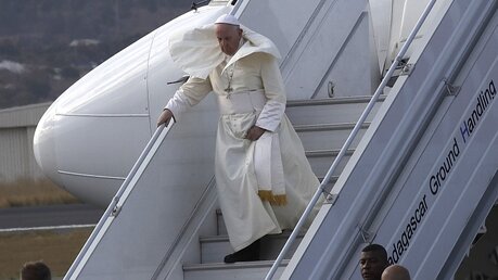 Papst Franziskus ist in Madagaskar gelandet / © Alessandra Tarantino (dpa)