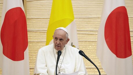 Papst Franziskus spricht in der Kantei, dem Amtssitz des japanischen Premierministers / © Gregorio Borgia (dpa)