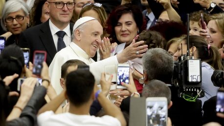  Papst Franziskus trifft Polizisten im Vatikan  / © Andrew Medichini (dpa)