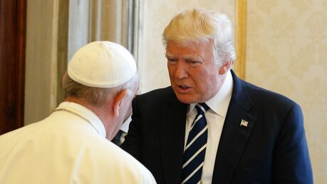 Papst Franziskus und Donald Trump (Archiv) / © Paul Haring (KNA)