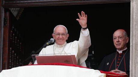 Papst Franziskus und Kardinal Juan Cipriani Thorne / © N.N. (KNA)