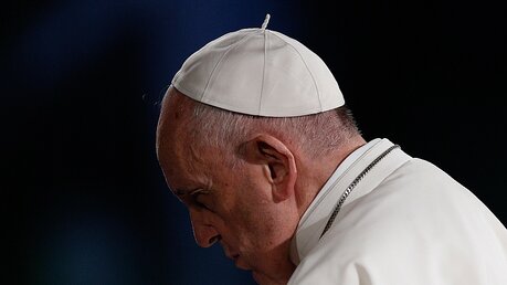 Papst Franziskus verschäft Kirchenrecht zu Missbrauch / © Paul Haring (KNA)